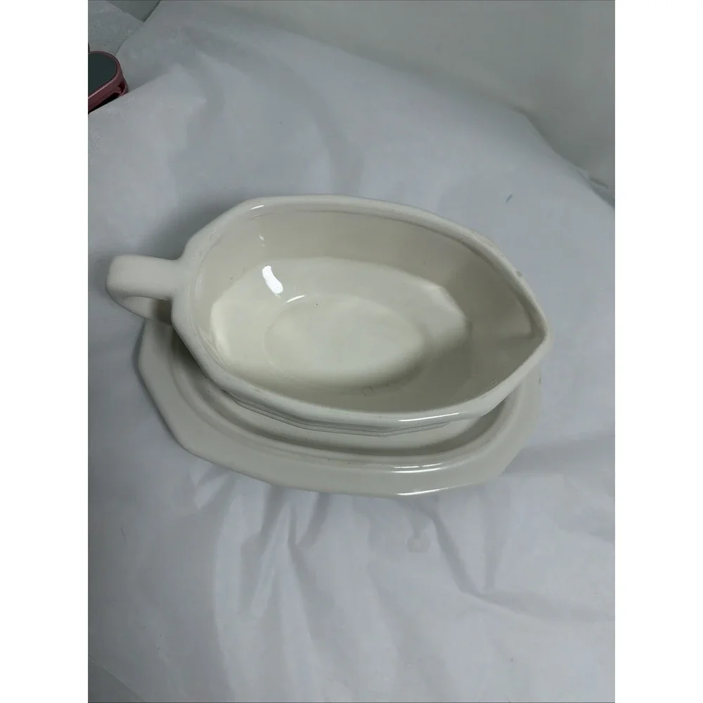 Vtg~Pfaltzgraff~Heritage White~Stoneware~Octagonal Gravy Boat with Underplate
